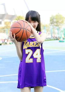 打篮球女生网红吃瓜视频,吃瓜视频引发网友热议