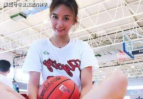 打篮球女生网红吃瓜视频,吃瓜视频引发网友热议