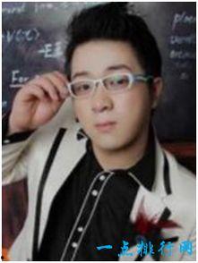 广州帅哥网红吃瓜视频,帅哥网红带你尝鲜瓜果盛宴