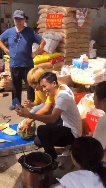 广西南宁吃瓜网红事件真相