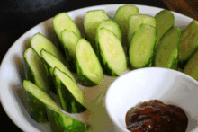 网红鹅吃哈密瓜