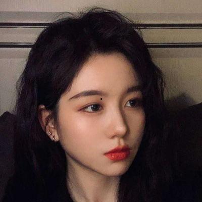 吃瓜女网红图片可爱,可爱吃瓜女网红萌态瞬间”