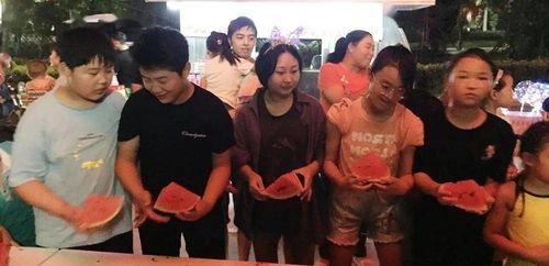 吃瓜反差网红大赛,揭秘吃瓜反差网红大赛背后的精彩故事