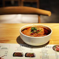 网红八大碗的瓜吃不吃,瓜田里的美食盛宴，吃不吃，你说了算！