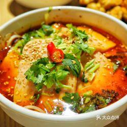 网红八大碗的瓜吃不吃,瓜田里的美食盛宴，吃不吃，你说了算！