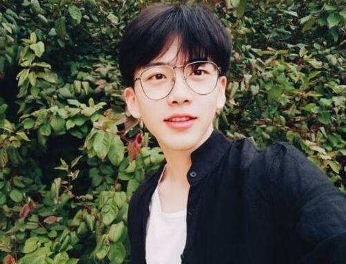 抖音网红男模吃瓜事件